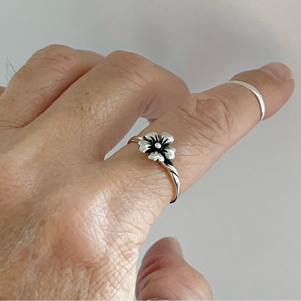 Sterling Silver 5 Heart Patels Flower Ring, Silver Rings, Flowers, Floral Ring - Picture 6 of 13